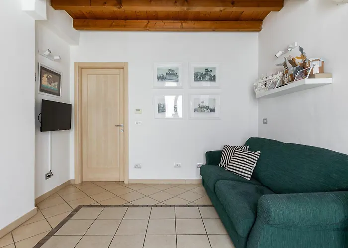 Osvaldo - Parcheggio E Giardino Privato