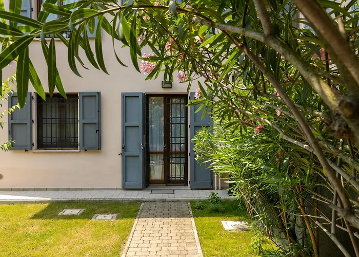 Osvaldo - Parcheggio E Giardino Privato